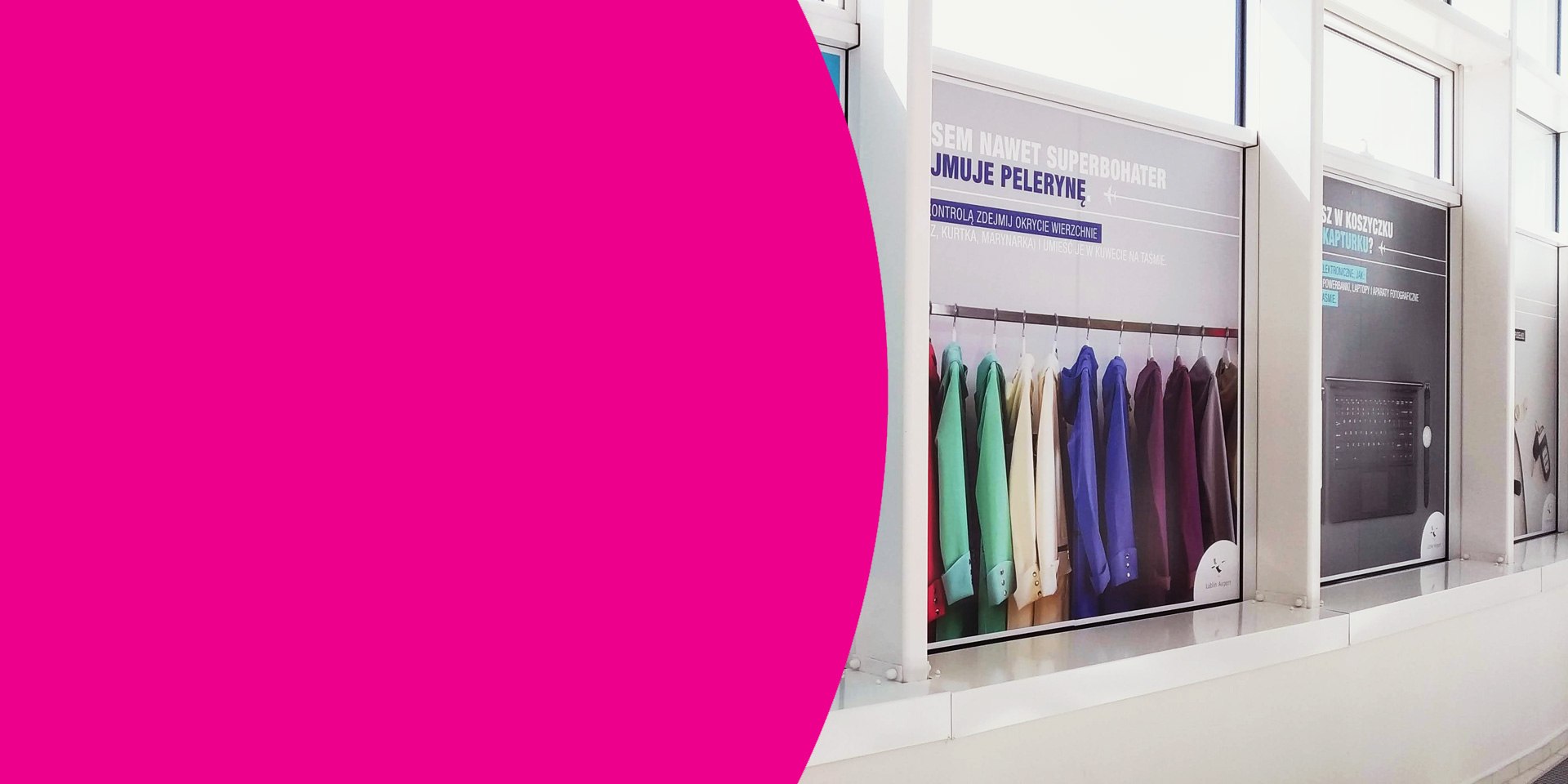 konceptika-dla-port-lotniczy-lubin-w-outdorze-rece-do-gory-czerwony-kapturku-case-study